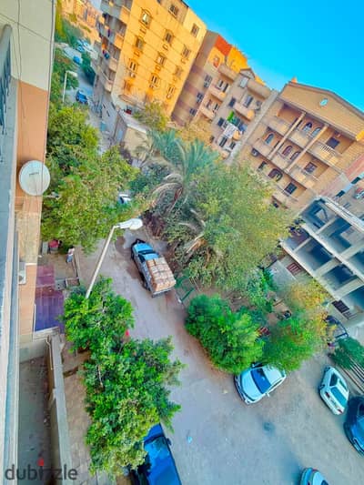  Apartment for Sale – Mokattam, Middle Plateau   Prime Location: Located in the Middle Plateau, just the second street from Modern University Street, next to Wataniya Gas Station and the Ring Road, offering easy access to major roads and transportation.