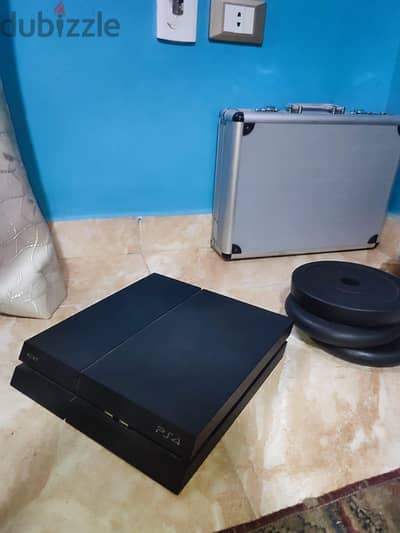 PS4 V2 متهكر CD 12.00 معاه كنترولر أصلي بل كرتونه