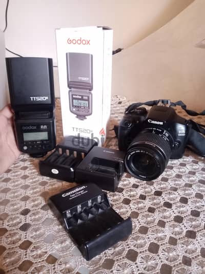 كاميرا كانون 1300d +فلاش جودوكس520فيرجن3