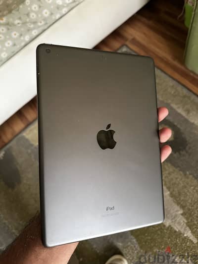 iPad 9th 2021 256gb بحالة الجديد