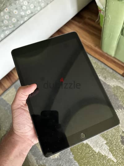 iPad 9th 2021 256gb بحالة الجديد