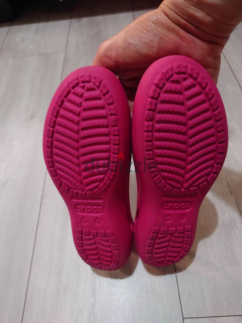 Crocs  ( genuine brand -new) 1