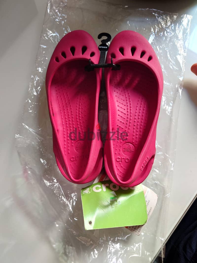 Crocs  ( genuine brand -new) 2