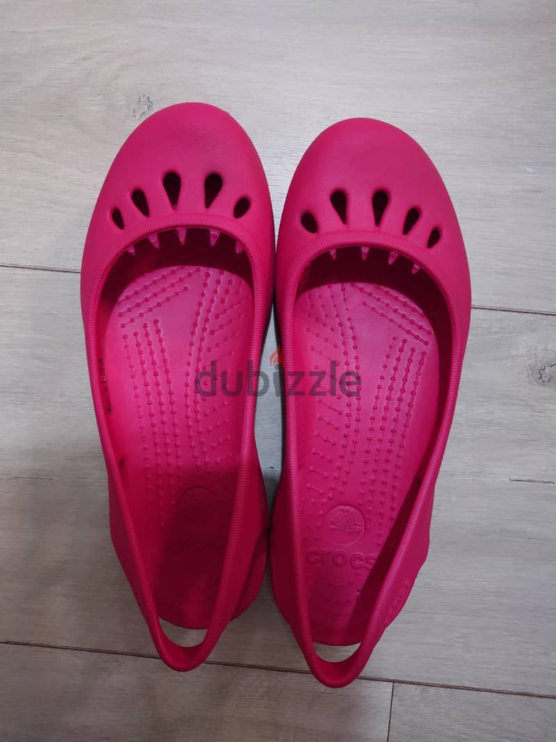 Crocs  ( genuine brand -new) 3