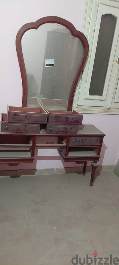 غرفة نوم كلاسيك خشب زان طبيعي متين جداً للبيع (لقطة)