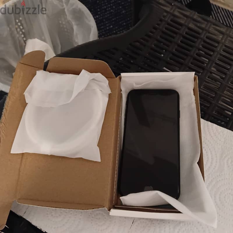 Brand New!! iPhone SE 3rd Generation 6