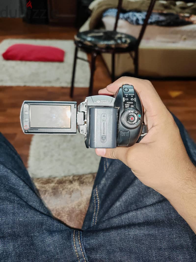 Sony Handycam DCR-SR45 11