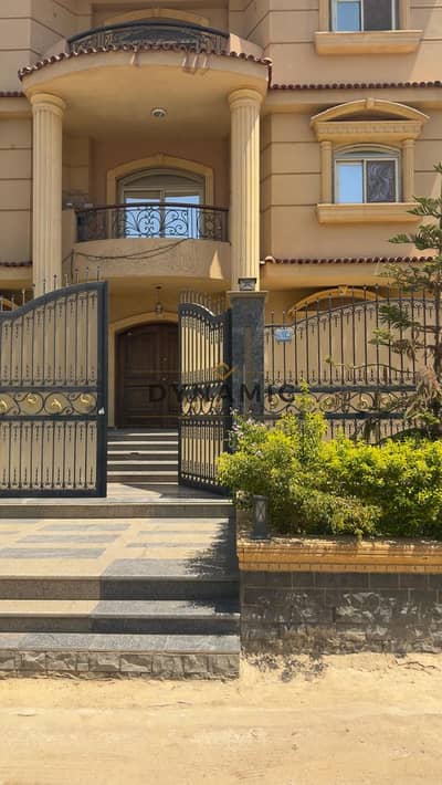 Villa For Sale in West Somid - 13th Neighborhood - 600 SQM Land - 3 Apartments 270 SQM - 37M