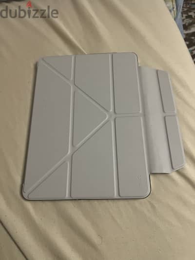 ايباد آير بحاله الزيرو بطارية 97‎%‎ شامل screen protector and cover