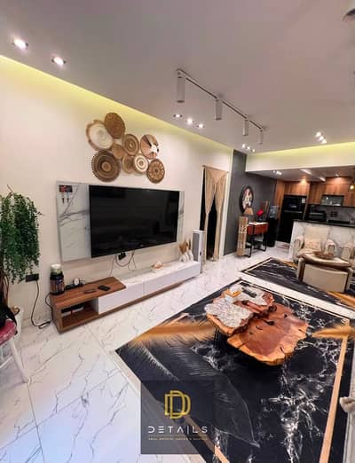 شقه ايجار مفروش ارضي بجاردن فرش وتشطيب مودرن  High-End مكيفه بالكامل وموقع مميز بجوار بوابه 3 في منطقه الفلل بكومباوند الخمائل الشيخ زايد