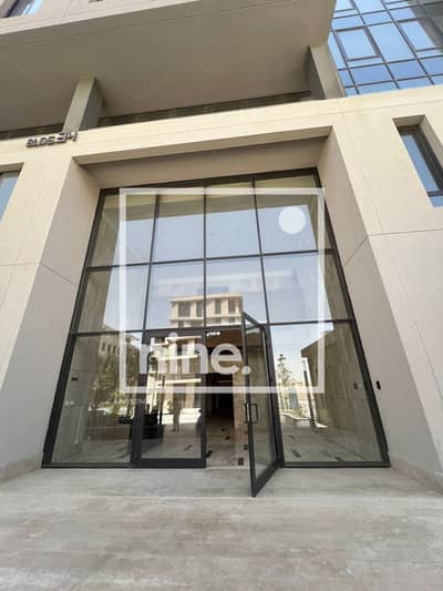 مكتب متشطب بالكامل Fully Finished للإيجار في ديستريكت 5 District 5 طريق العين السخنة التجمع الخامس القاهرة الجديدة New Cairo | أرخص سعر في السوق