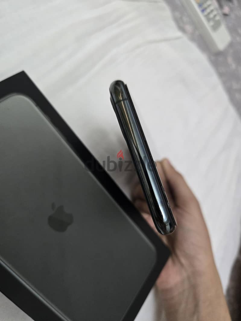 Apple - iPhone 11 Pro Max 4
