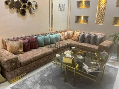 ركنة 3x2 خشب زان بتنجيد قطيفة وإكسسوارات دهبي