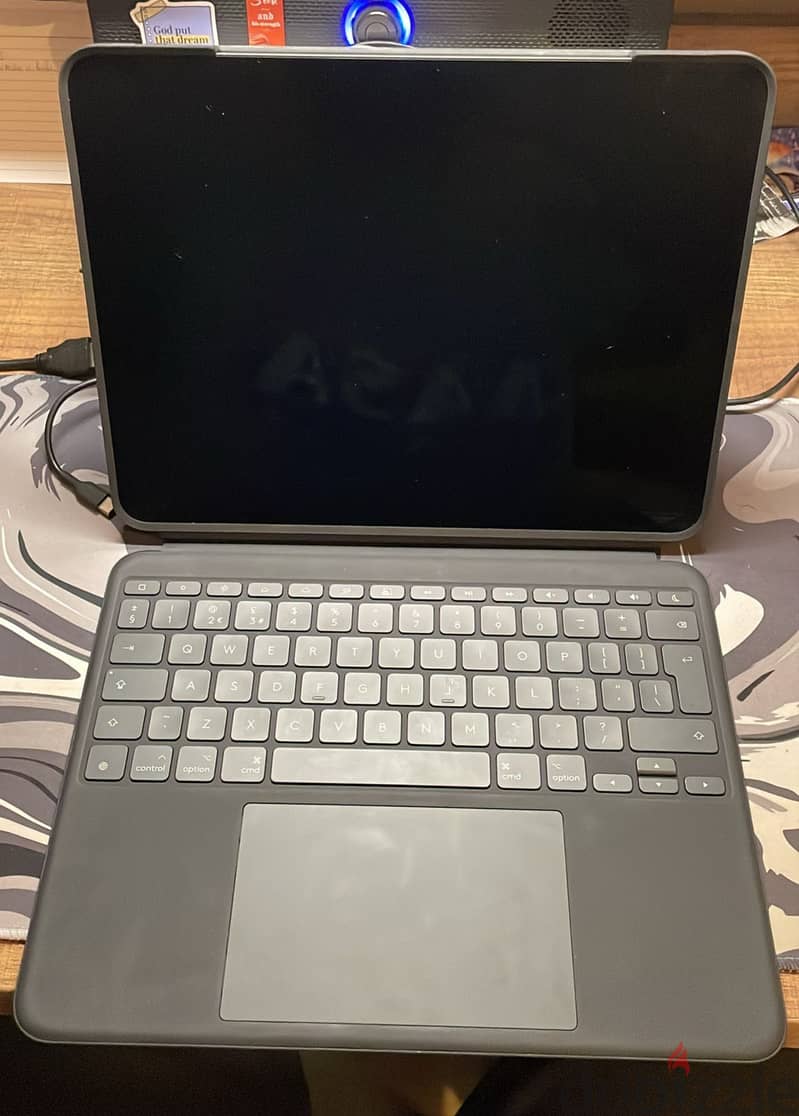iPad Pro m5 13 + Logitech combo touch keyboard 2