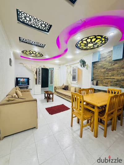 شقه ب الروف في الإسكندرية العجمي شاطي النخيل ب الفرش والأجهزة الكهربائية جاهزه علي السكن علي طول
