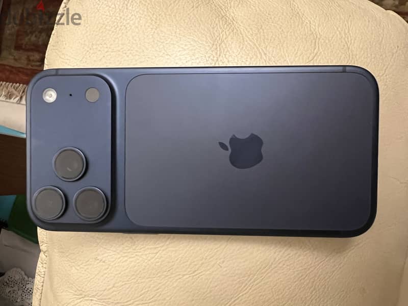 Apple - iPhone 17 Pro Max batter 99% 1
