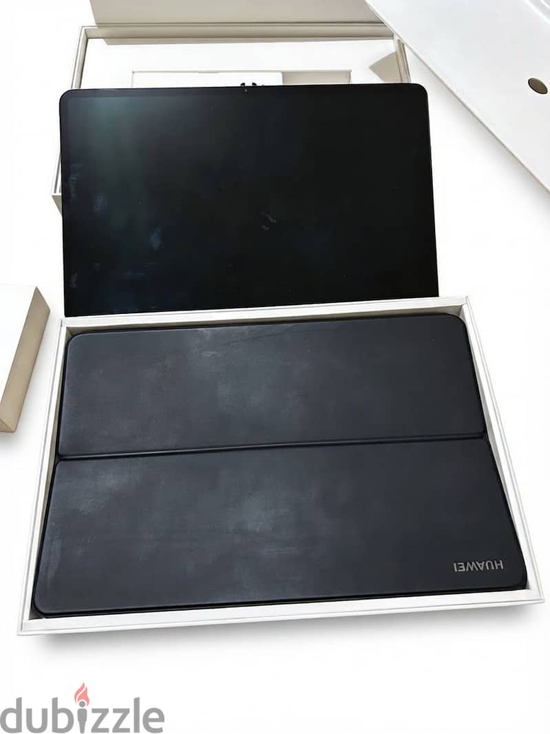 Huawei matebook e with box like new 4