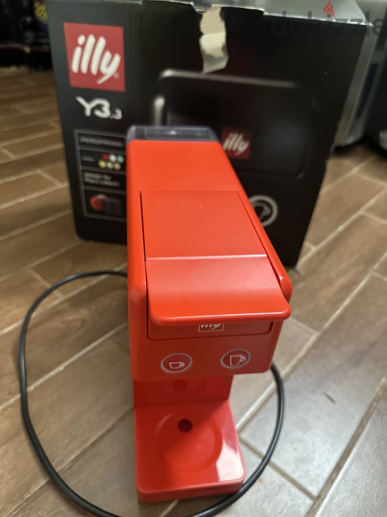 illy Y3 1