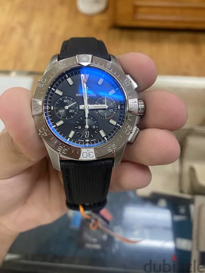 Breitling Avenger Chronograph 42 جديدة
