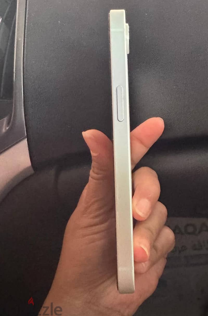Apple - iPhone 16e 3
