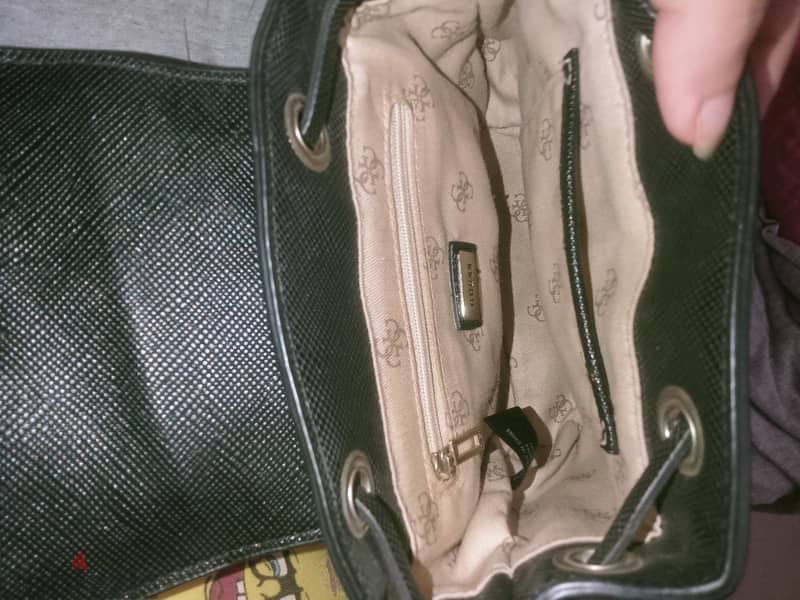 Original GUESS 1981 Black Backpack – Excellent Condition 4