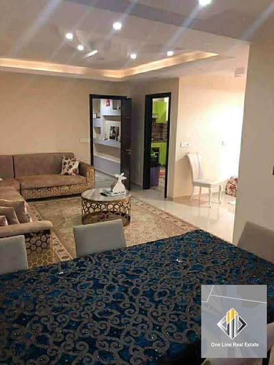شقه للبيع تشطيب فخم بالمطبخ والتكيفات موقع ممتاز بالشيخ زايد