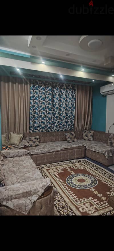 ركنه وكنبه للبيع بحاله جيده