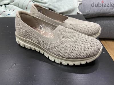 Sketchers / New / 39 / Stretch-Fit