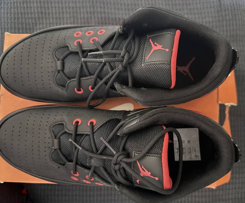 Nike original model Jordan max aura 5 4