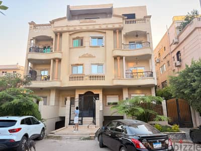 شقه ٢٠٠ متر نصف تشطيب بالنرجس فيلات من المالك الاصيل
