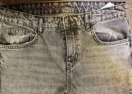 بنطلون جينز حريمي رمادي جديد تماماً - قَصّة مستقيمة (Straight Leg)