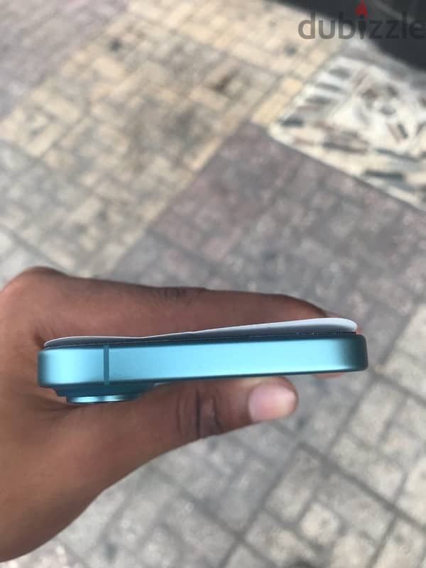 iPhone 16 4
