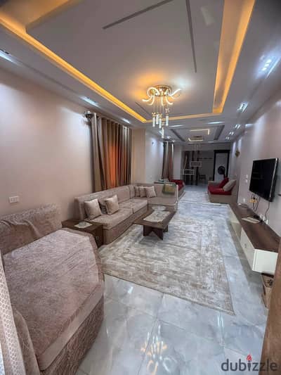 شقه مفروشه خطوات للجامعه البريطانيه ونادي هليوبوليس