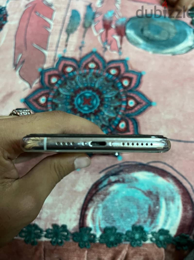 Apple - iPhone XS Max 4