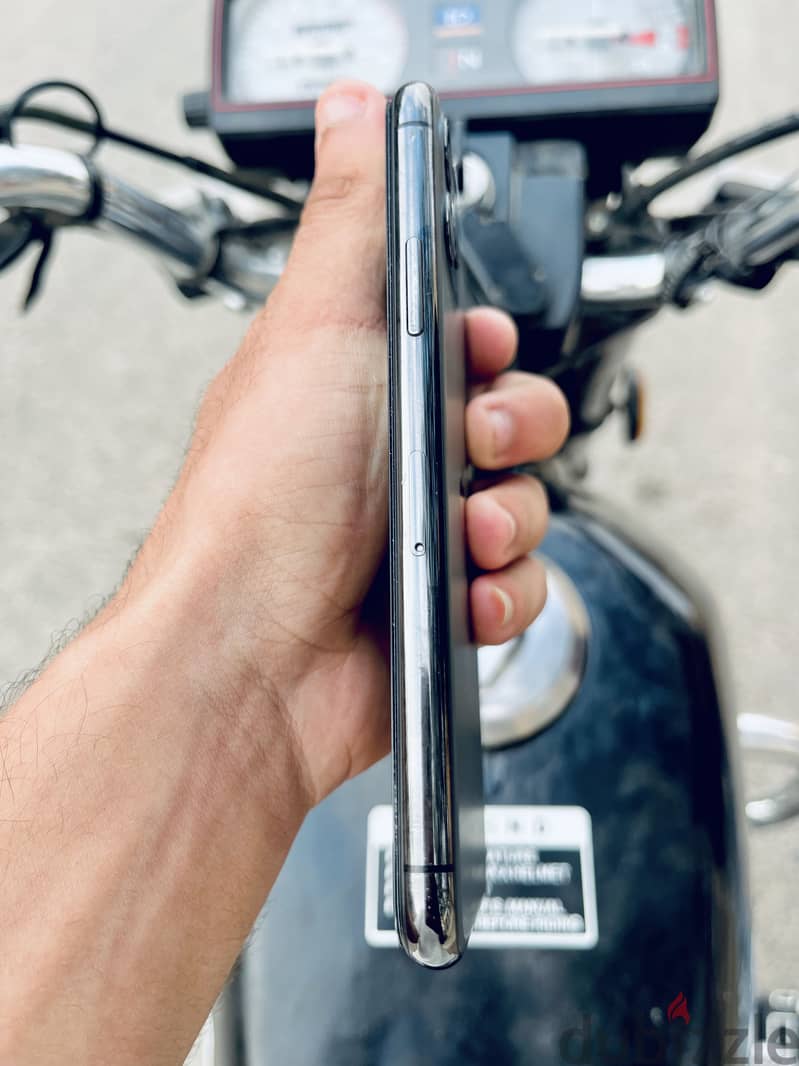 Apple - iPhone 11 Pro 6