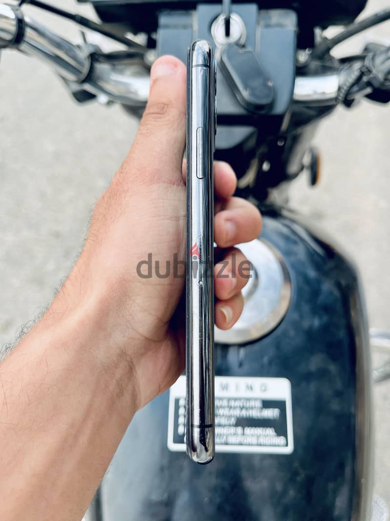 Apple - iPhone 11 Pro 7