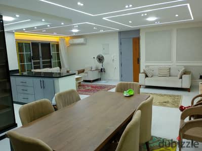 للايجار اول سكن شقة فندقيه مفروشة قرب فندق شيراتون للسكن الراقي والمميز