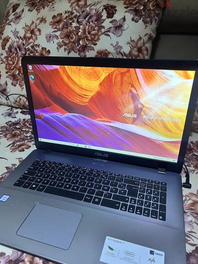 لابتوب ASUS VivoBook 17 استعمال خفيف جدا للبيع