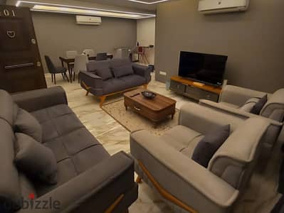 شقة فندقيه مفروشة تشطيب فندقي قرب فندق سفير ميدان المساحه للايجار اليومي والشهري للعائلات