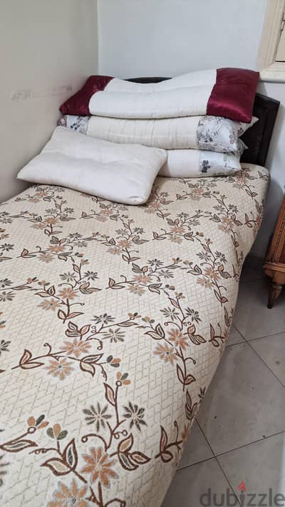 مرتبه و ٣ مخدات قطن