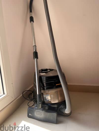 مكنسه كهربائيه
