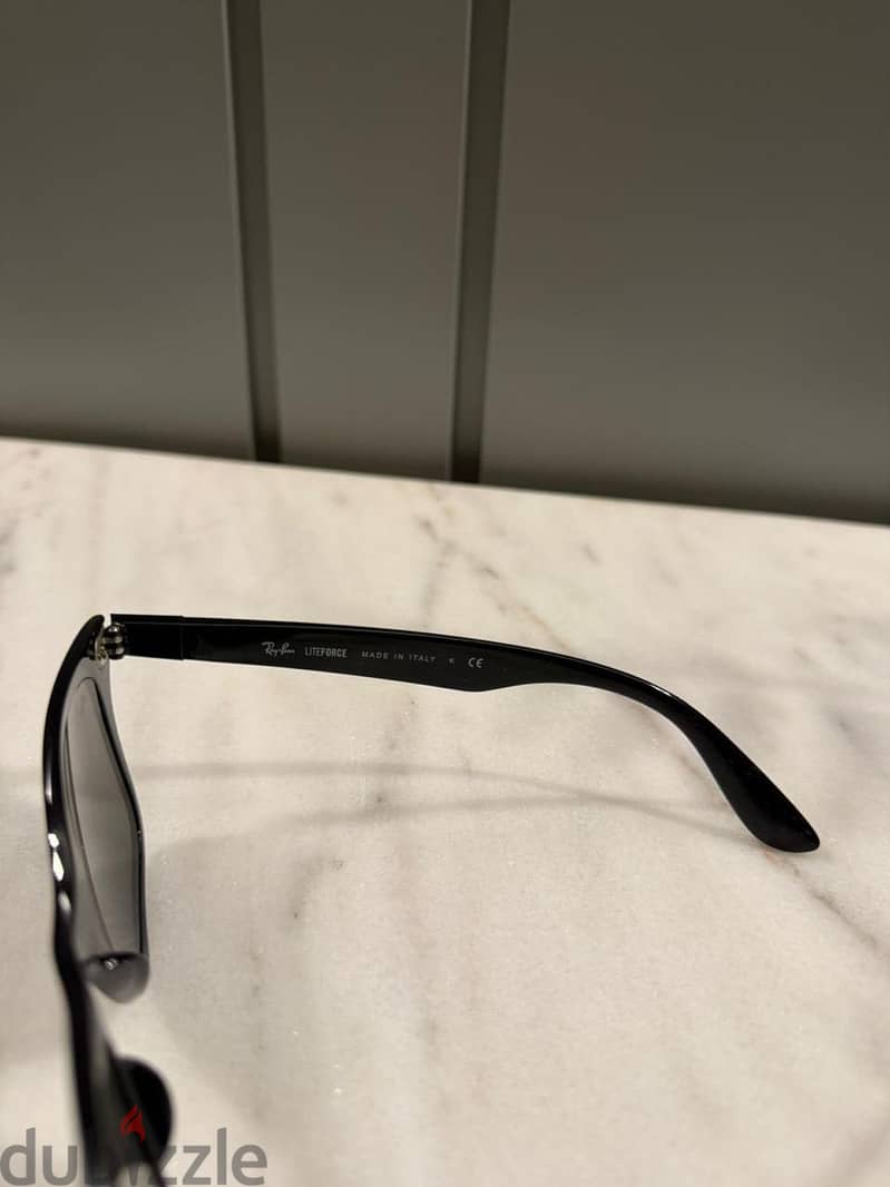 Ray-Ban Wayfarer Liteforce 4