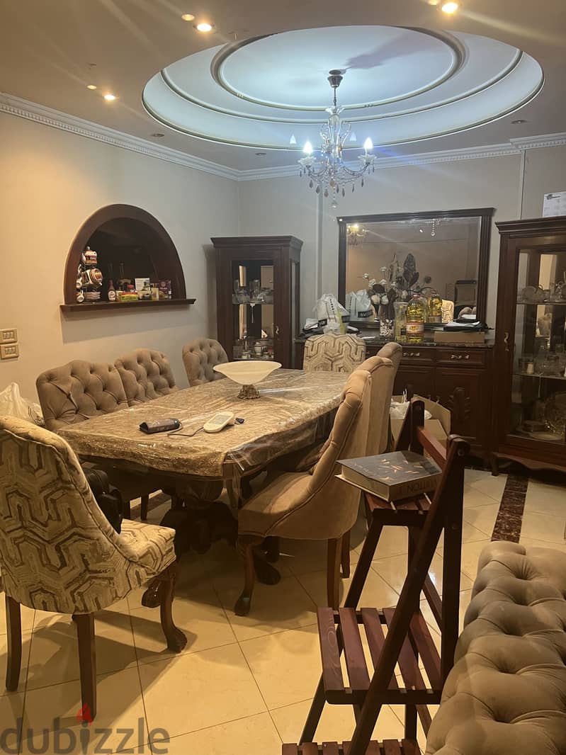 Dinning room in a very good condition 2