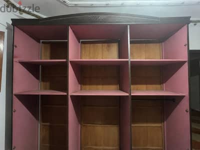 دولاب مفتوح