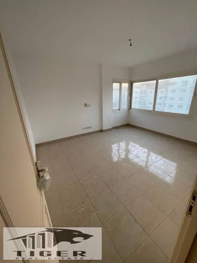 For sale an apartment 140 meters B10 at a bargain price