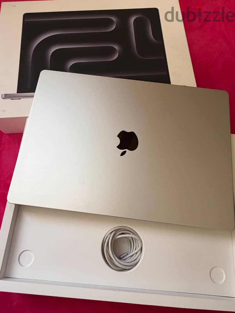 MacBook pro m4 pro 16 inch 1