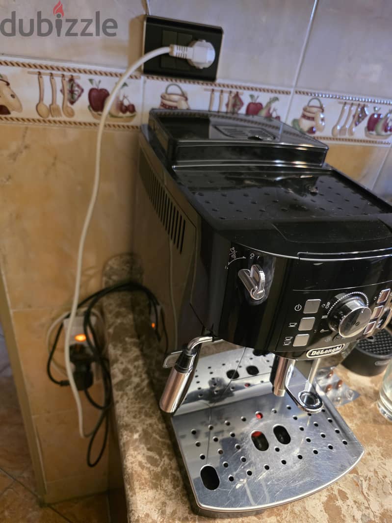 delonghi  Coffee machine 1