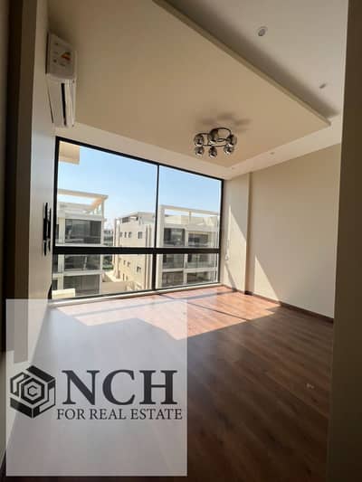 فرصة مميزة للإيجار داخل Lake View، شقة واسعة تتميز بتصميم عملي ومريح، ومساحة 140 متر مربع، لتوفر أسلوب حياة راقٍ ومريح داخل واحد من أرقى المشروعات