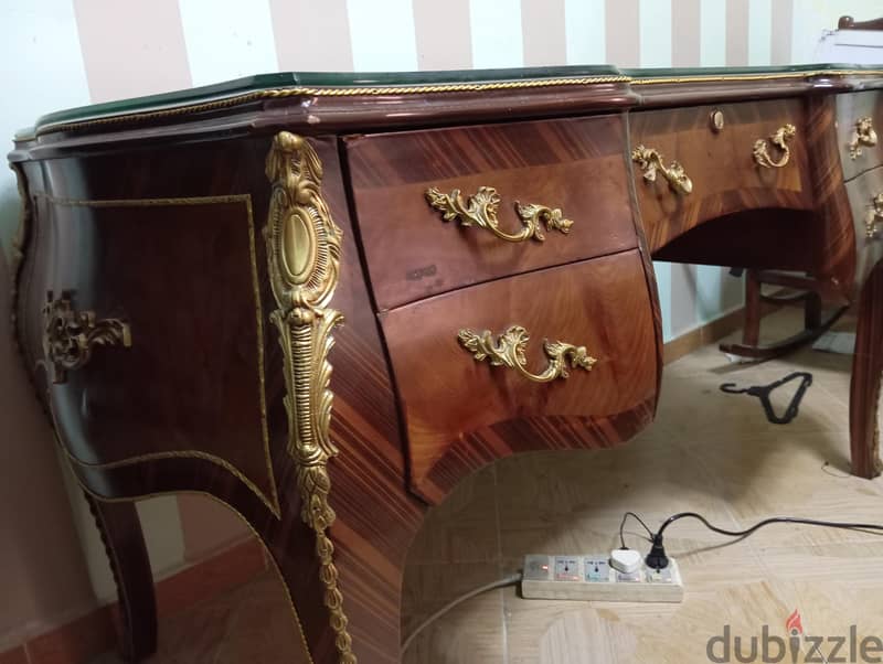 Classic wooden desk 1
