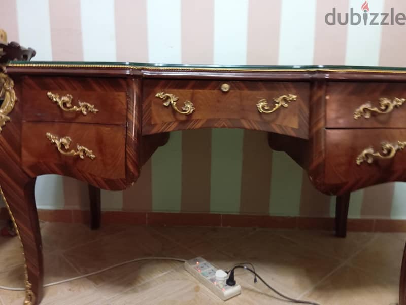Classic wooden desk 2